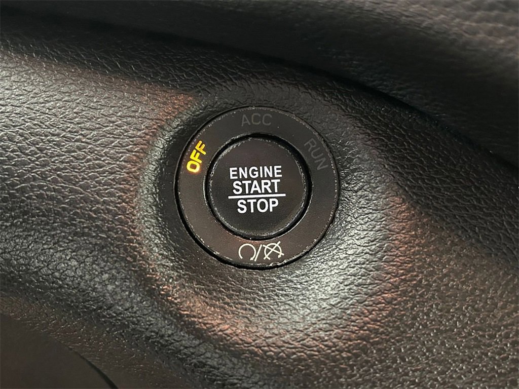 Used 2020 Jeep Cherokee Latitude Plus w/ Comfort/Convenience Group image 15