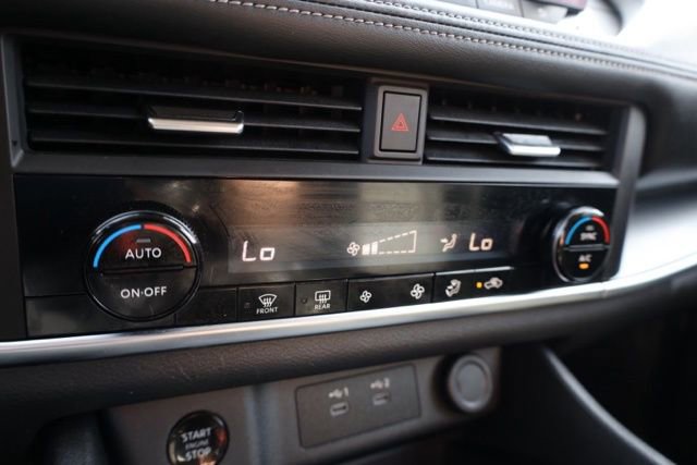 Used 2024 Nissan Rogue SV image 14