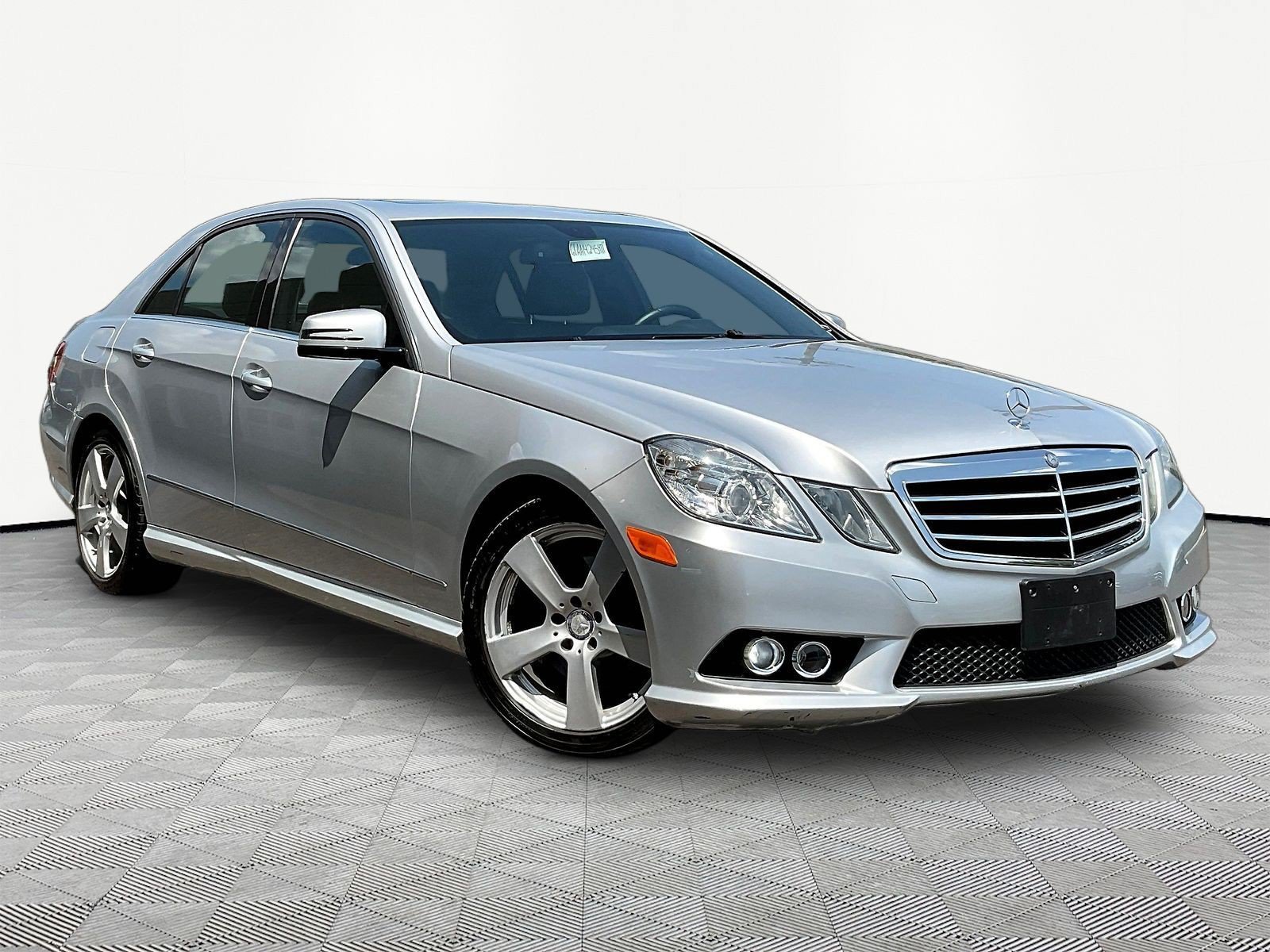 Used 2010 Mercedes-Benz E 350 4MATIC Sedan image 3