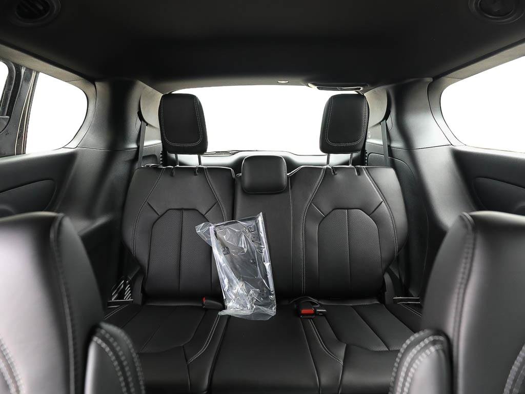 New 2027 Chrysler Pacifica Select AWD/4WD image 20