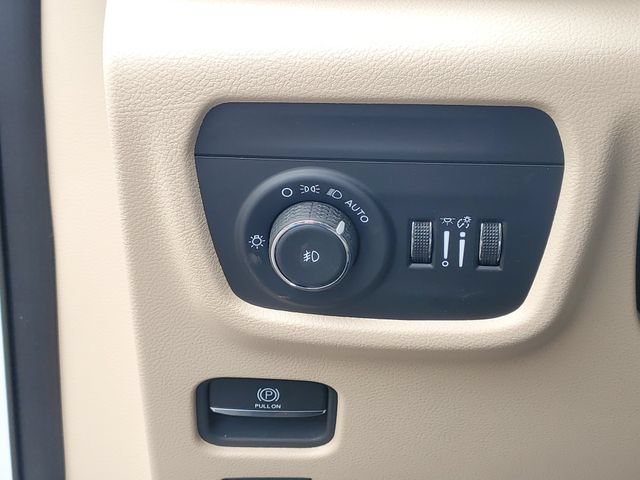 Used 2024 Jeep Grand Cherokee Limited AWD/4WD image 18