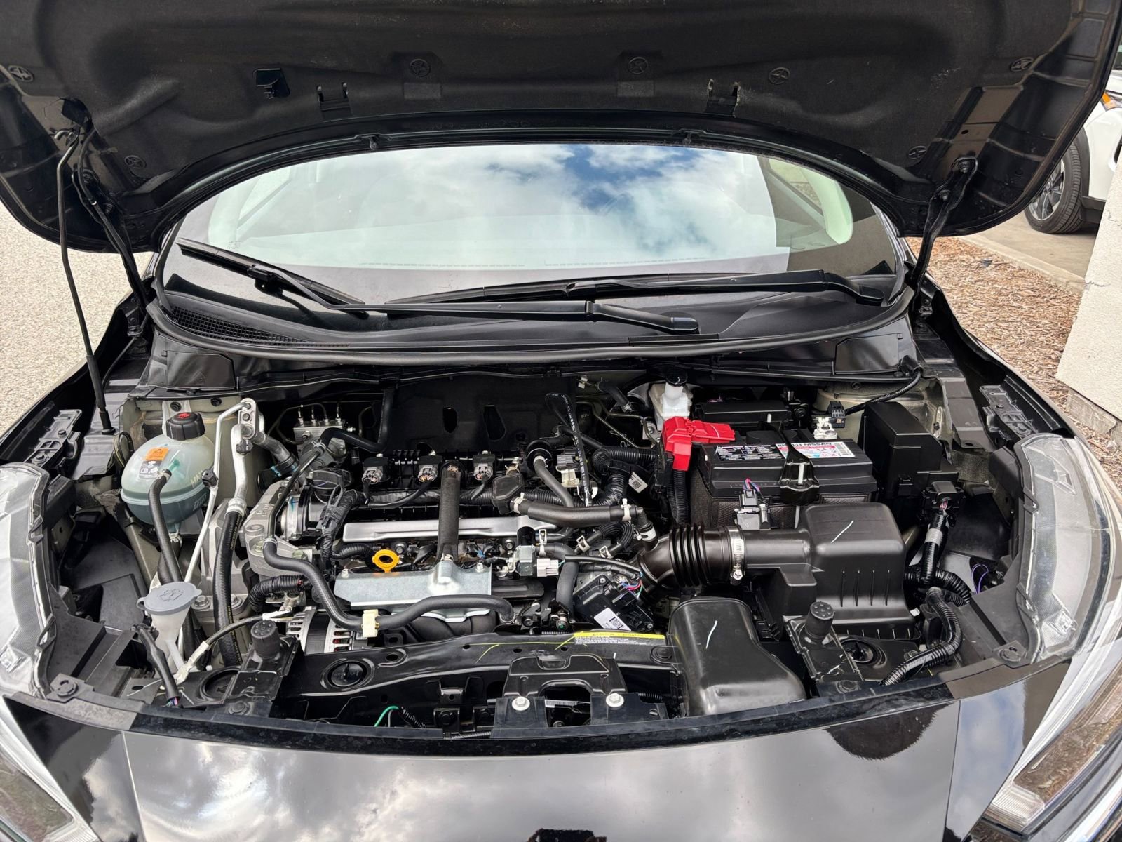 Used 2025 Nissan Versa SV FWD image 32