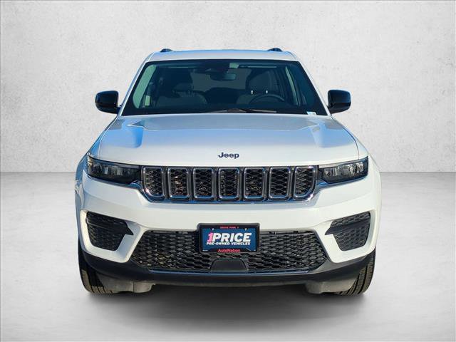 Used 2023 Jeep Grand Cherokee Laredo RWD image 2