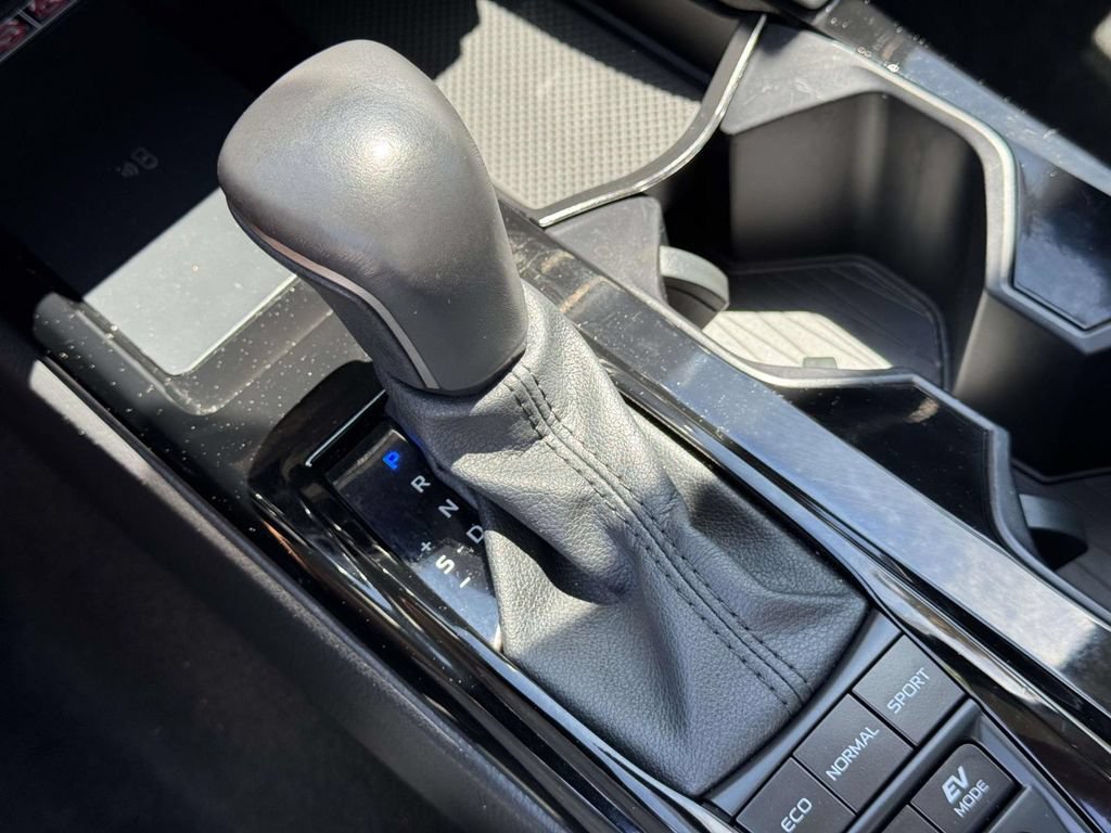 Used 2025 Toyota Camry XLE FWD image 30