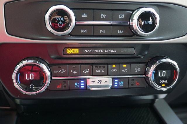 Certified 2022 Ford F350 Platinum w/ Tremor Off-Road Package AWD/4WD image 26