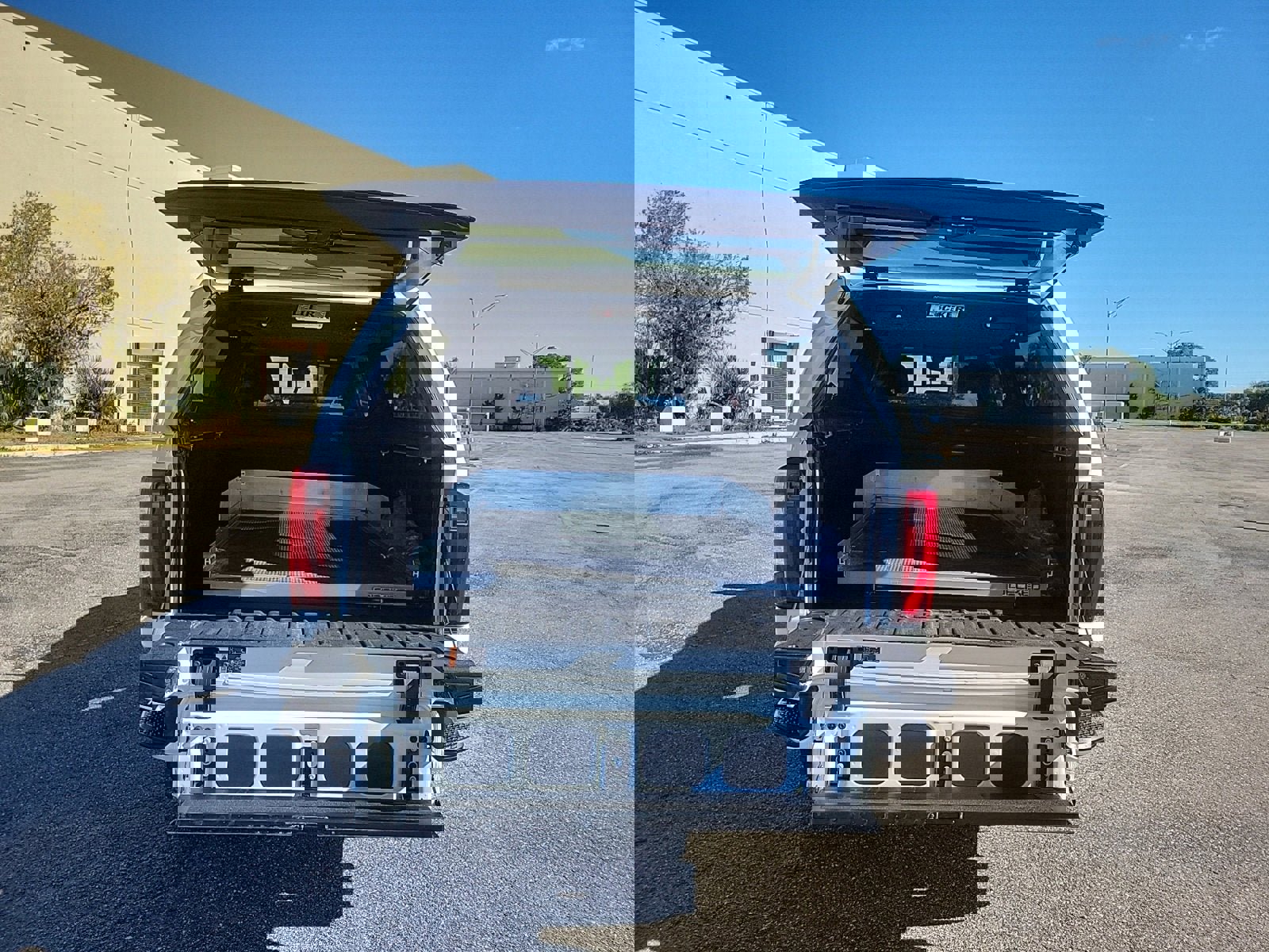 Used 2024 GMC Sierra 2500 Denali w/ Denali Reserve Package image 9