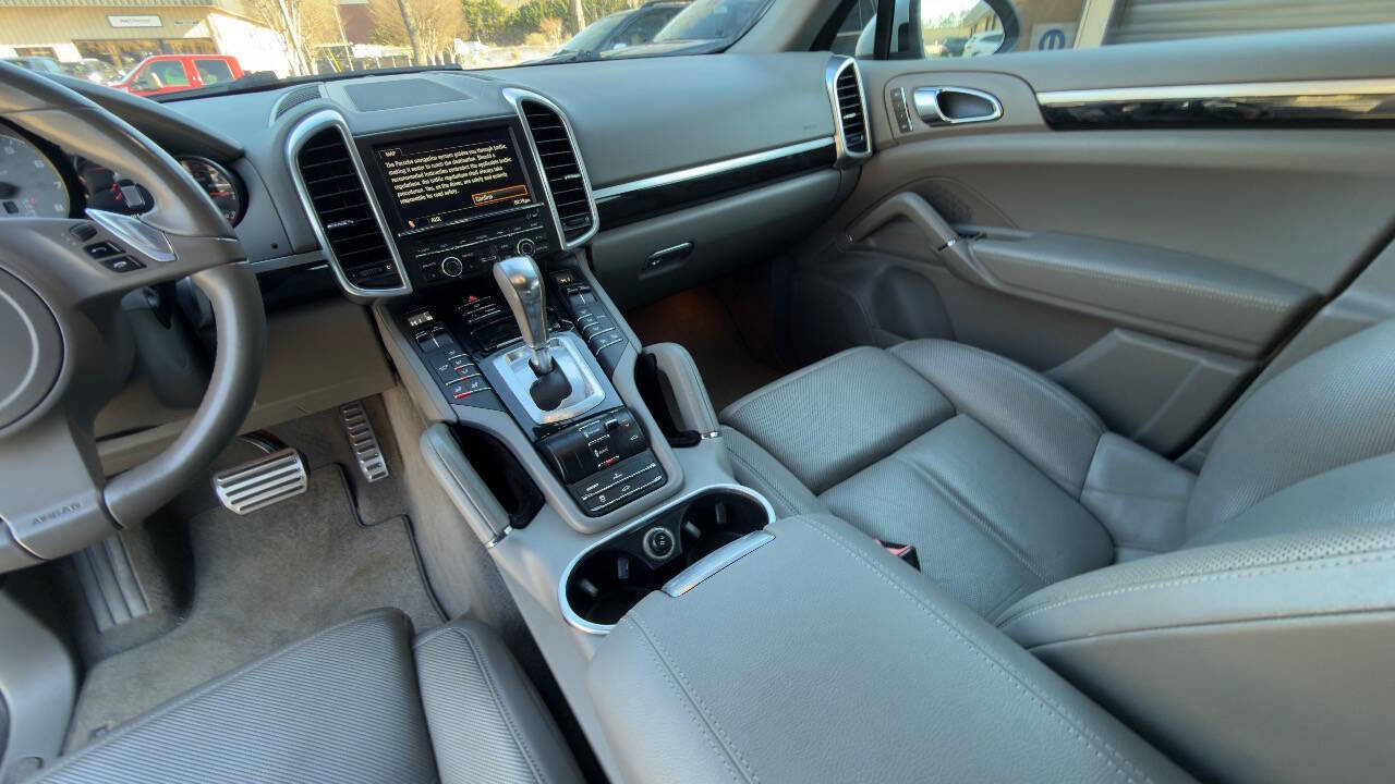 Used 2011 Porsche Cayenne S image 39