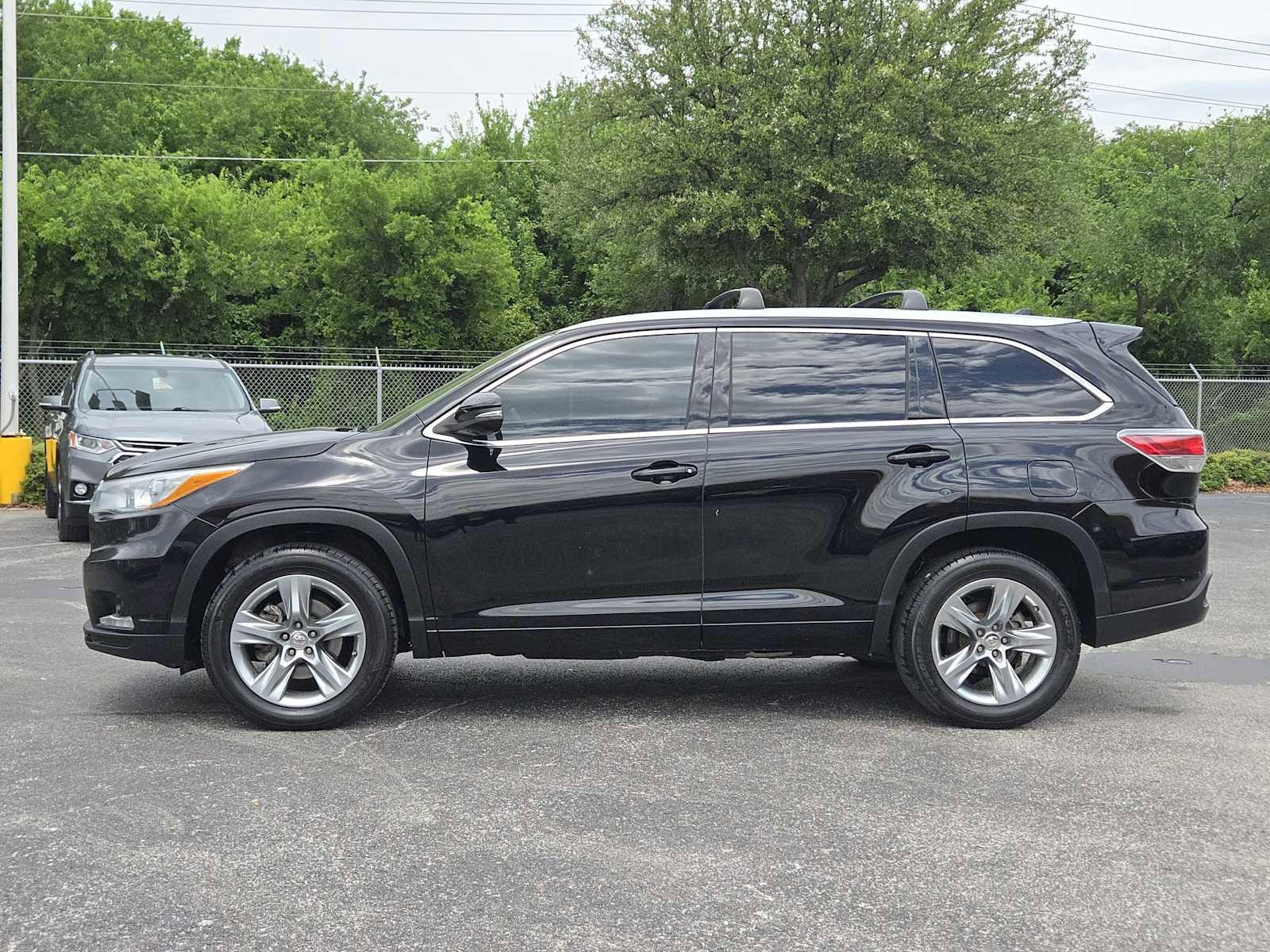Used 2015 Toyota Highlander Limited FWD image 4