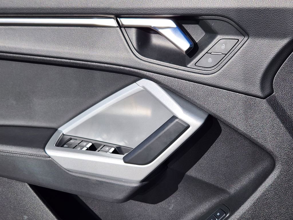 Used 2024 Audi Q3 2.0T Premium image 12