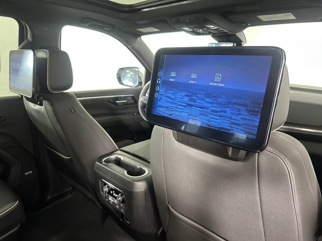 Used 2025 Chevrolet Suburban Premier AWD/4WD image 32