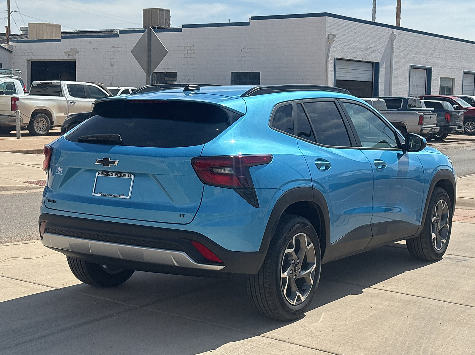 New 2026 Chevrolet Trax LT w/ LPO, Blackout Package FWD image 4