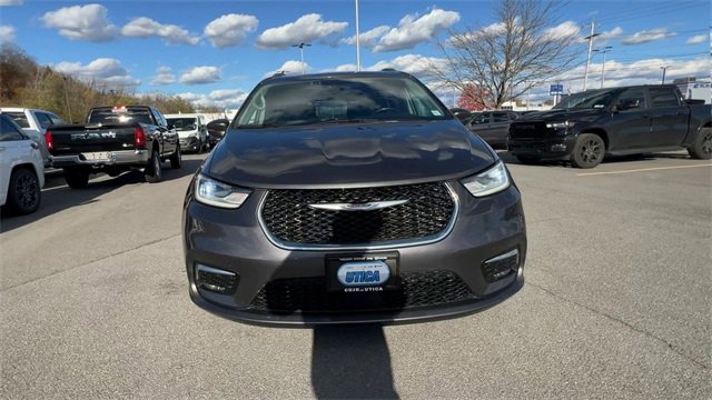 Used 2021 Chrysler Pacifica Touring-L w/ Uconnect Theater Family Group image 3