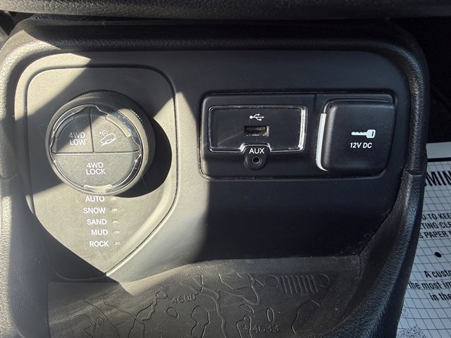 Used 2017 Jeep Renegade Trailhawk image 18