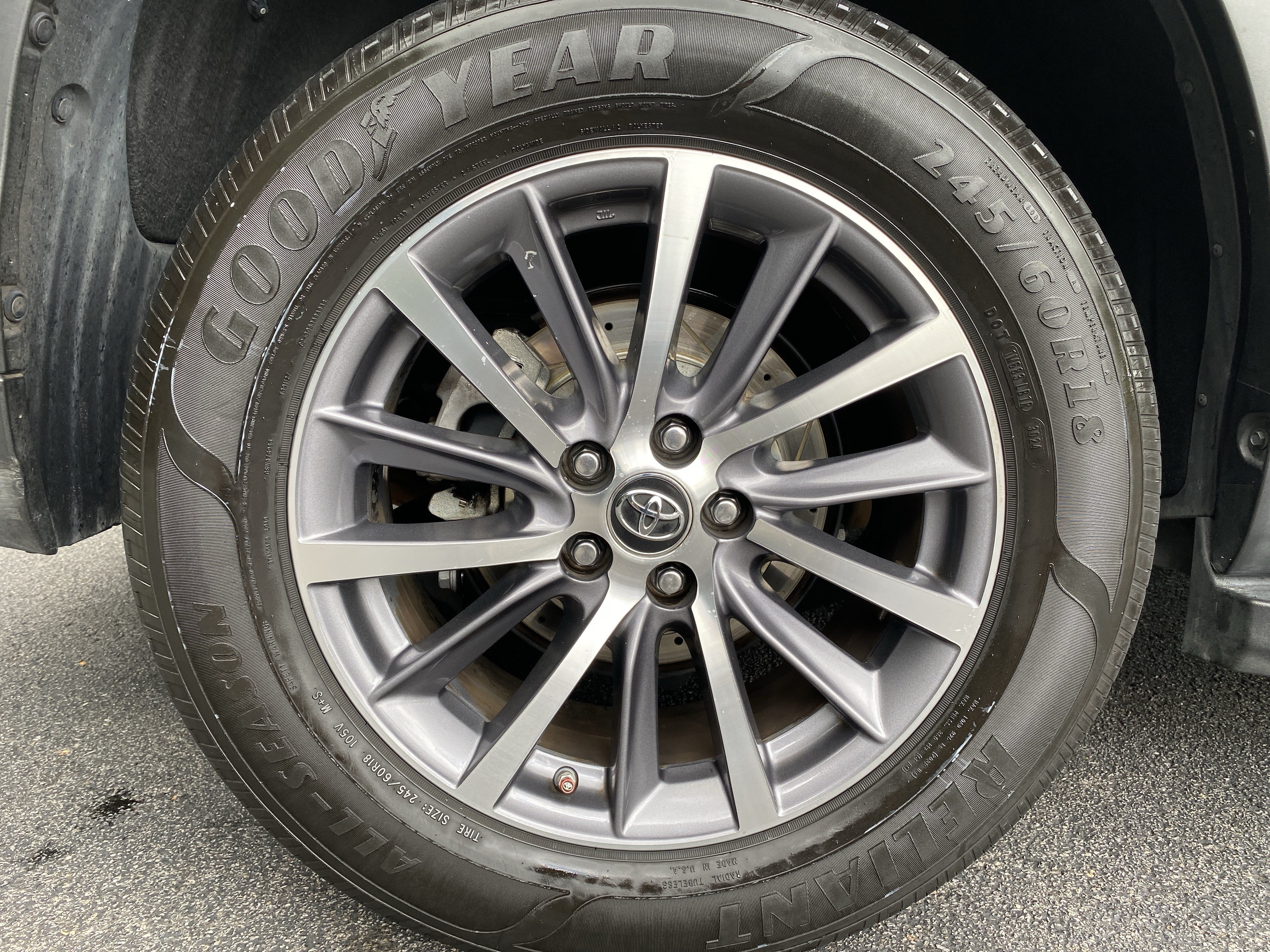 Used 2019 Toyota Highlander XLE FWD image 41