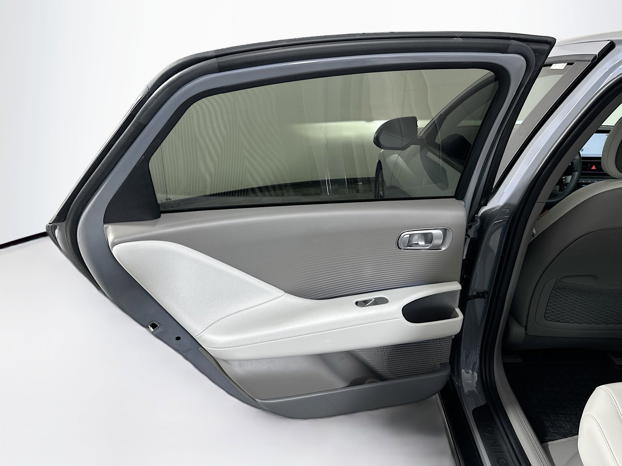 Used 2024 Hyundai Ioniq 6 SEL RWD image 27