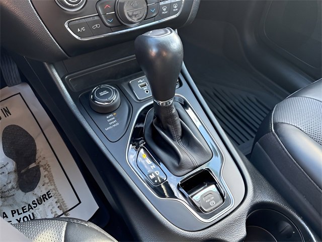 Used 2022 Jeep Cherokee Limited w/ Mopar Interior Package image 19