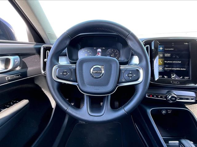 Used 2021 Volvo XC40 T5 Momentum w/ Premium Package image 17