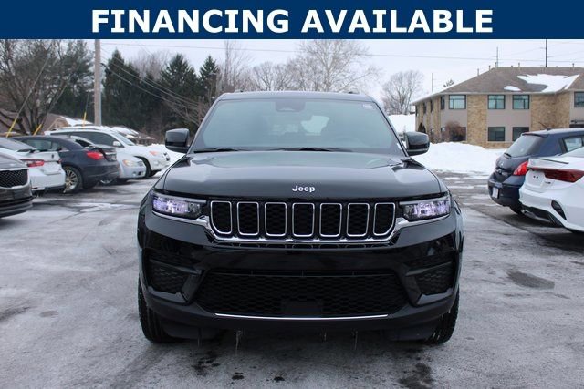 Used 2025 Jeep Grand Cherokee Laredo w/ Luxury Tech Group I AWD/4WD image 3