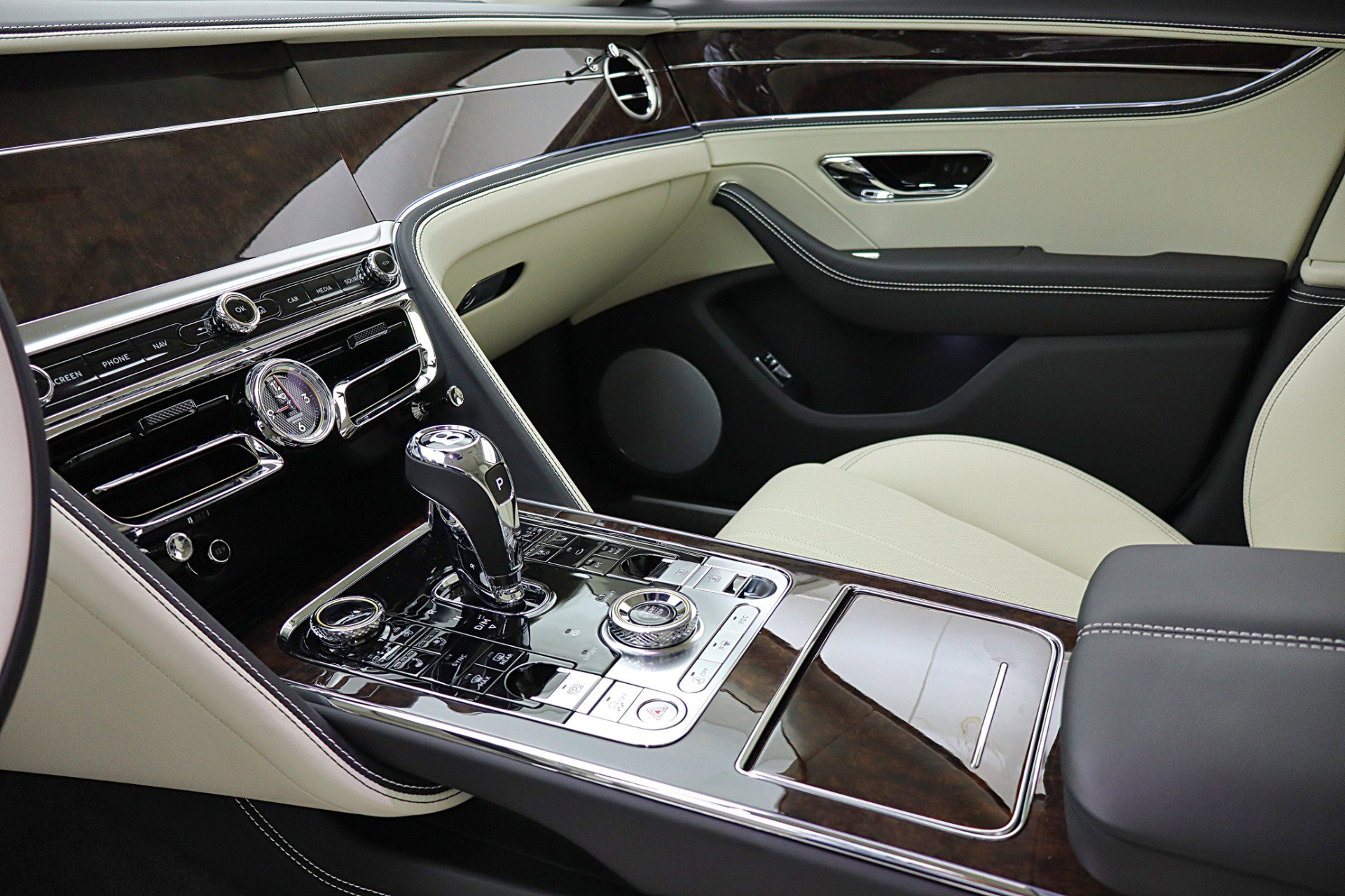 Used 2024 Bentley Flying Spur S V8 image 33