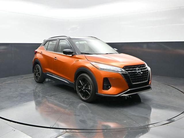 Used 2022 Nissan Kicks SR w/ Premium Package FWD image 1