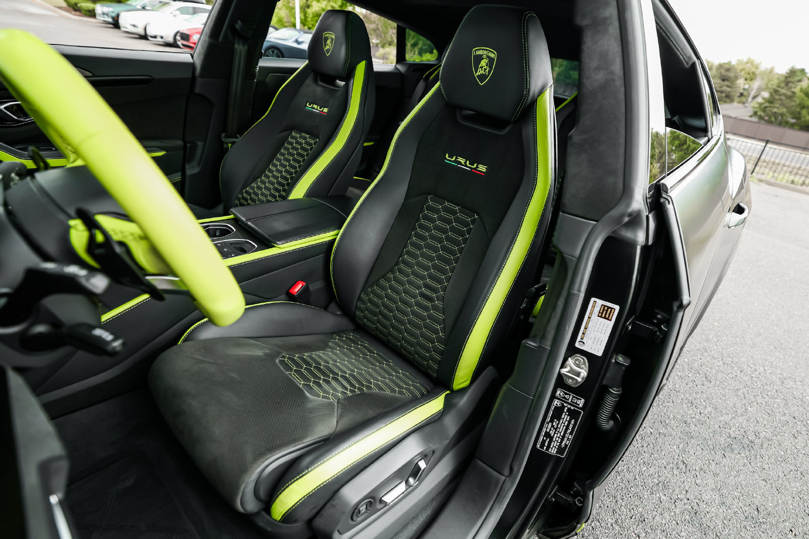 Used 2022 Lamborghini Urus AWD/4WD image 25