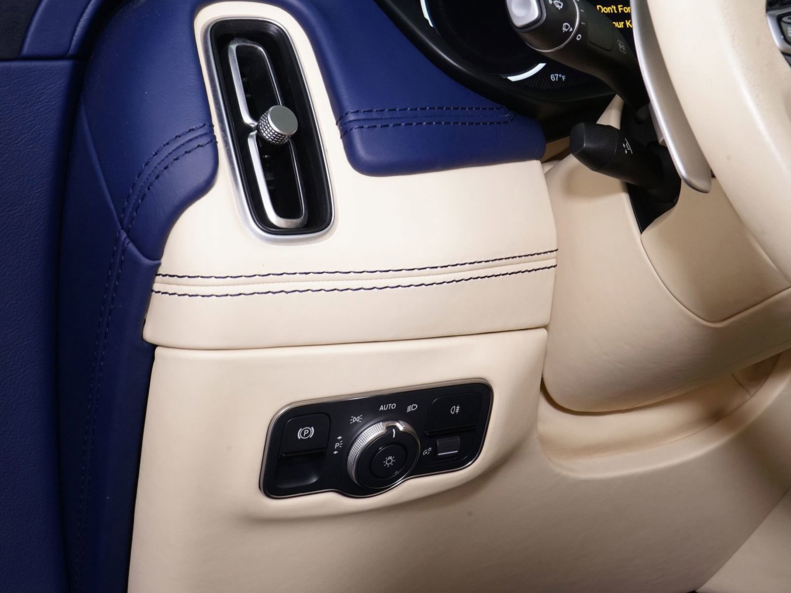 Used 2021 Aston Martin DBX image 35