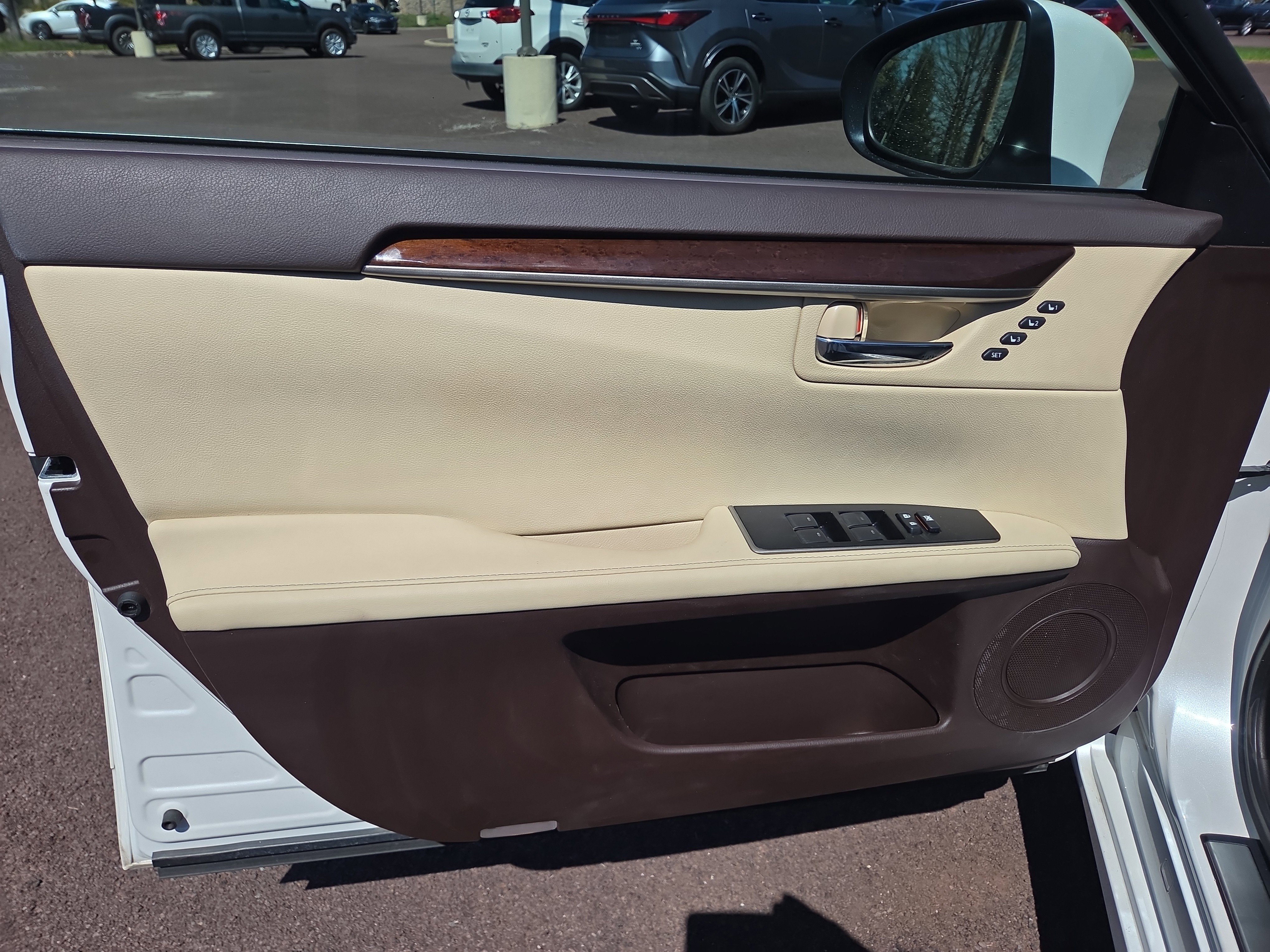 Used 2017 Lexus ES 350 w/ Luxury Package image 14