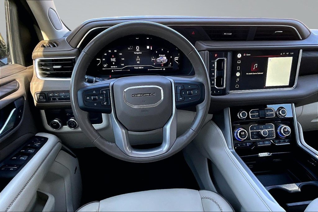Used 2022 GMC Yukon XL Denali RWD image 5
