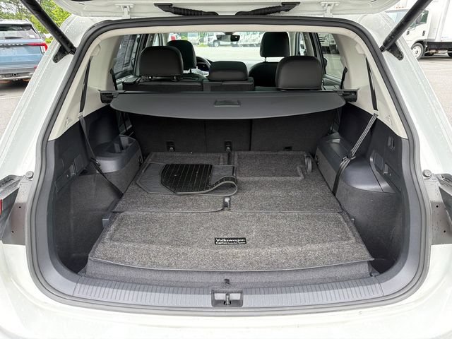 Used 2022 Volkswagen Tiguan SE w/ Panoramic Sunroof Package FWD image 18