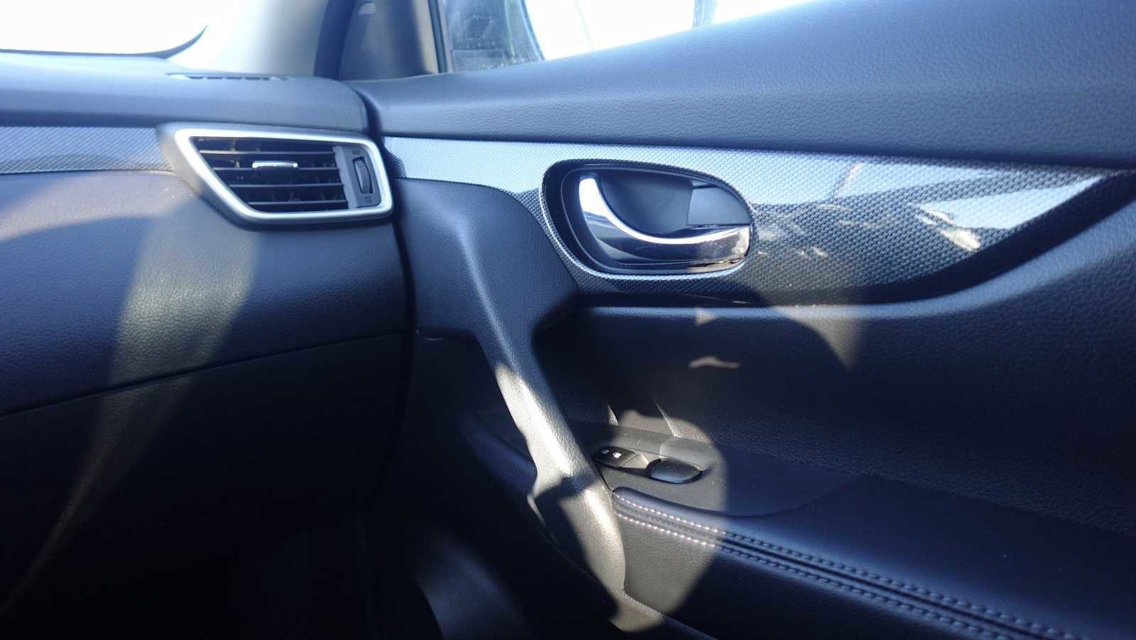 Used 2016 Nissan Rogue SL w/ SL Premium Package image 18