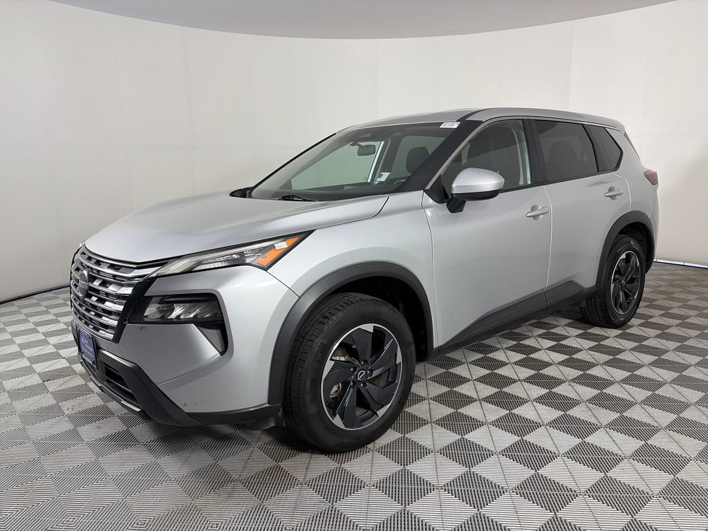 Used 2024 Nissan Rogue SV AWD/4WD image 3