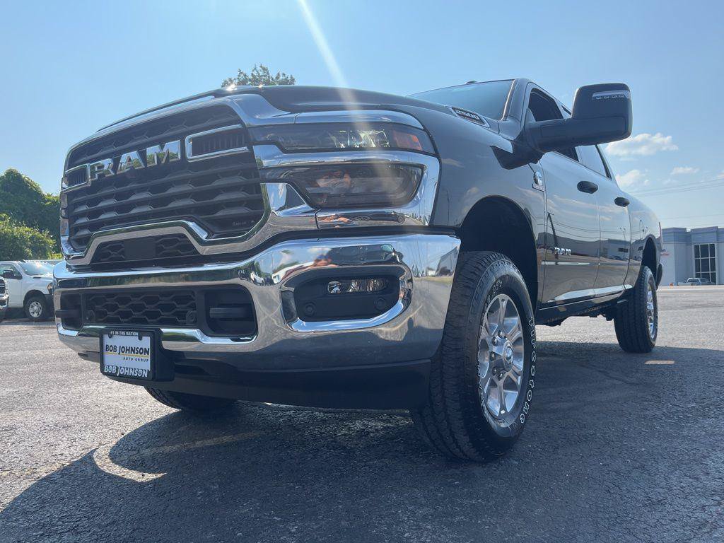 New 2025 RAM 2500 Big Horn AWD/4WD image 3