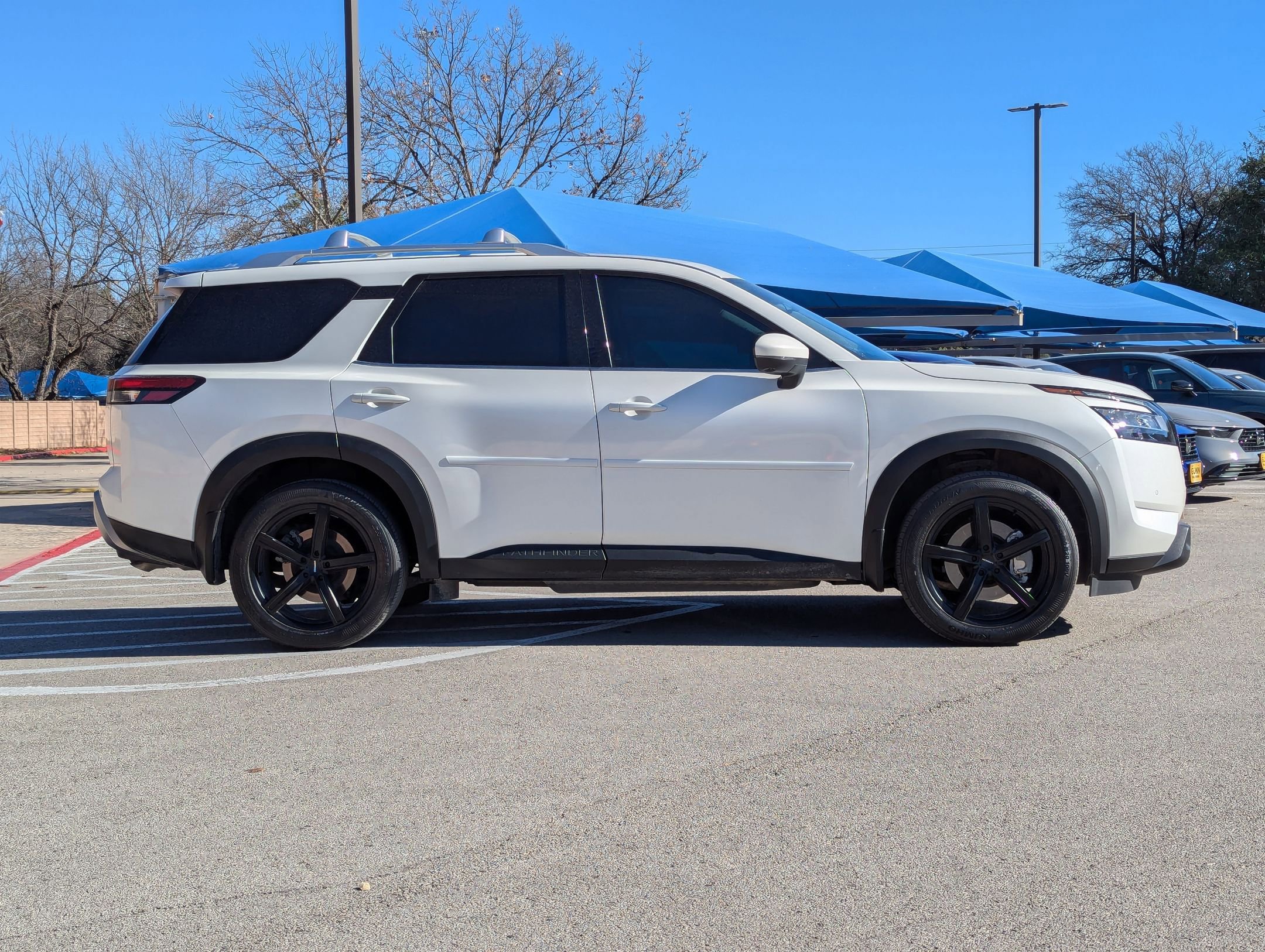 Used 2023 Nissan Pathfinder SL w/ Lighting Package (N92) image 3