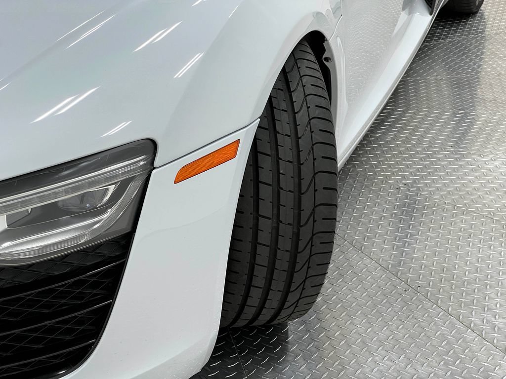 Used 2015 Audi R8 V8 w/ Extended Leather Package AWD/4WD image 34