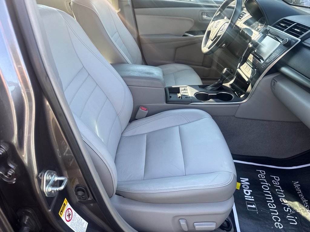 Used 2015 Toyota Camry XLE w/ Moonroof Package FWD image 38