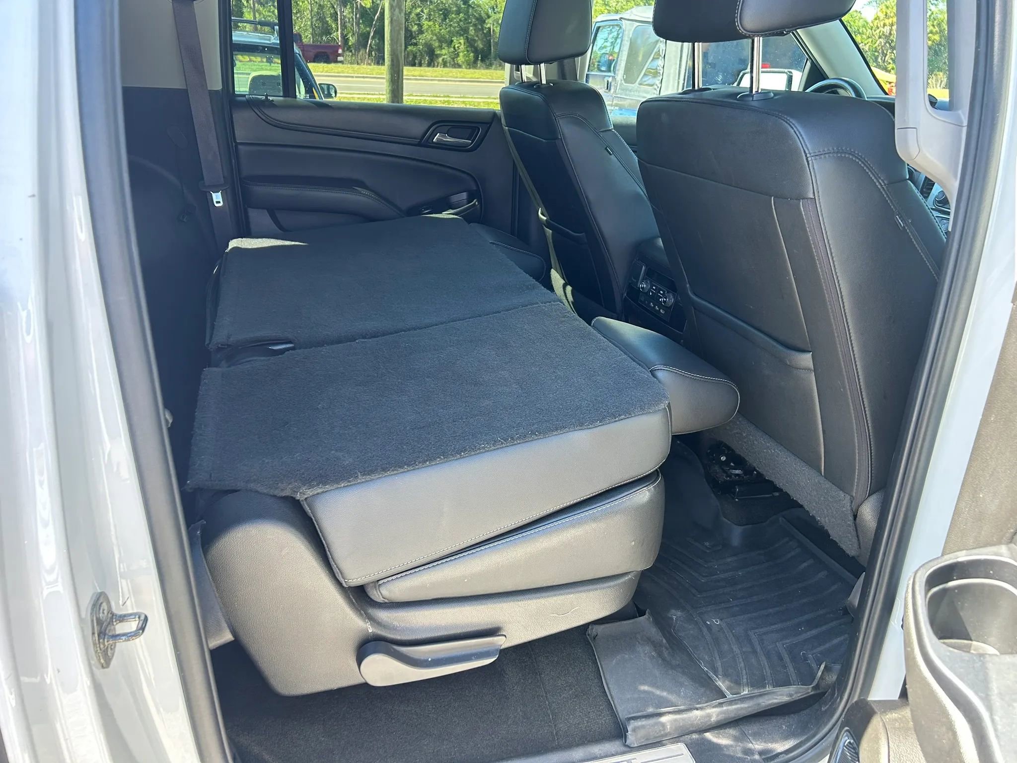 Used 2017 Chevrolet Suburban LT RWD image 14