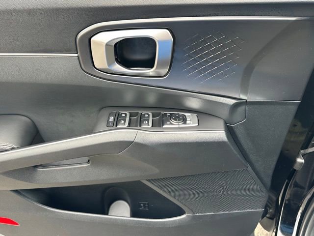 Used 2025 Kia Sorento S image 21