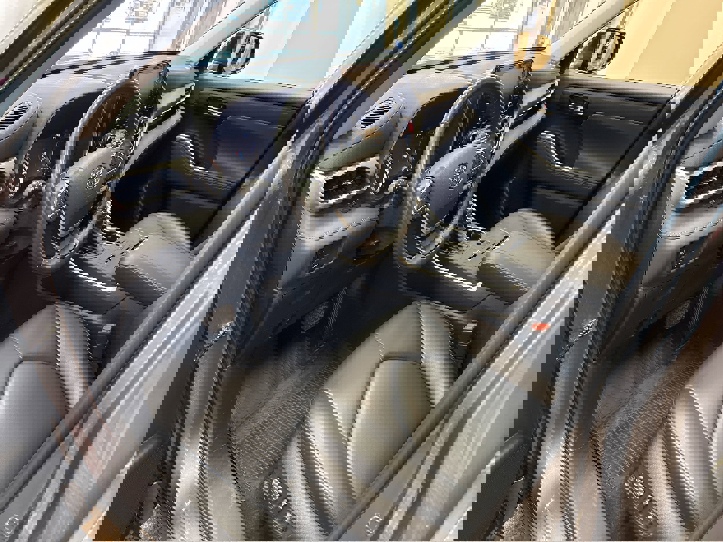 Used 2022 Toyota Highlander XLE image 8