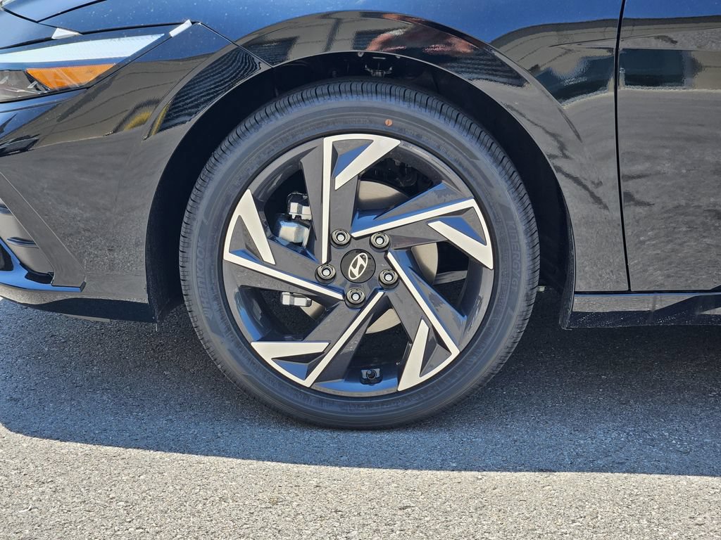 New 2026 Hyundai Elantra Limited FWD image 13