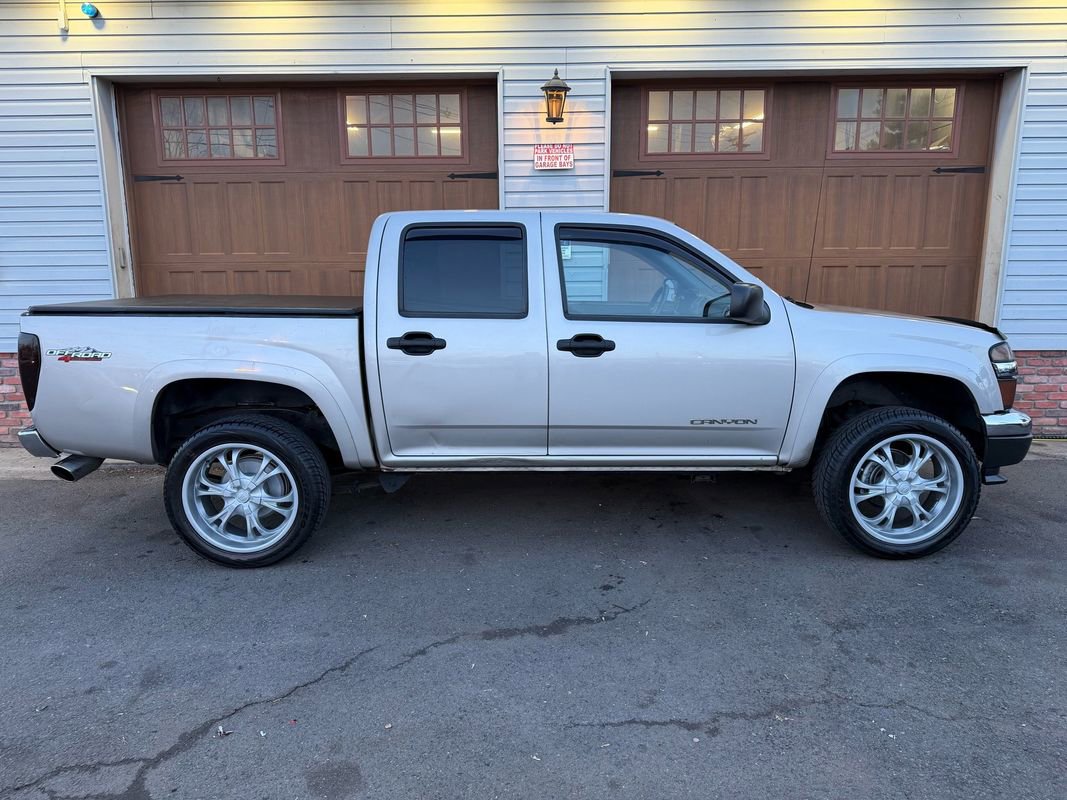 Used 2005 GMC Canyon SLE AWD/4WD image 2