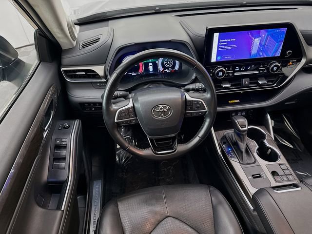 Used 2023 Toyota Highlander Limited image 23
