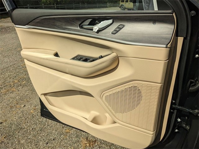 New 2025 Jeep Grand Cherokee Limited image 19