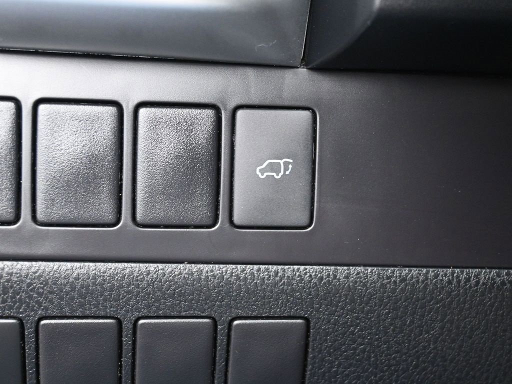 Used 2016 Toyota Highlander XLE image 7