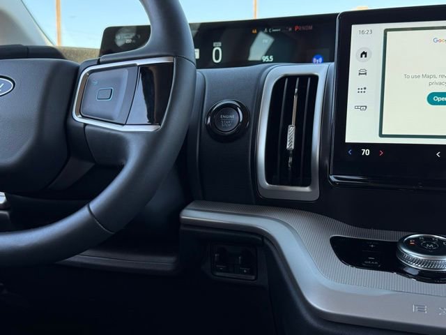 Used 2025 Ford Expedition Active image 25