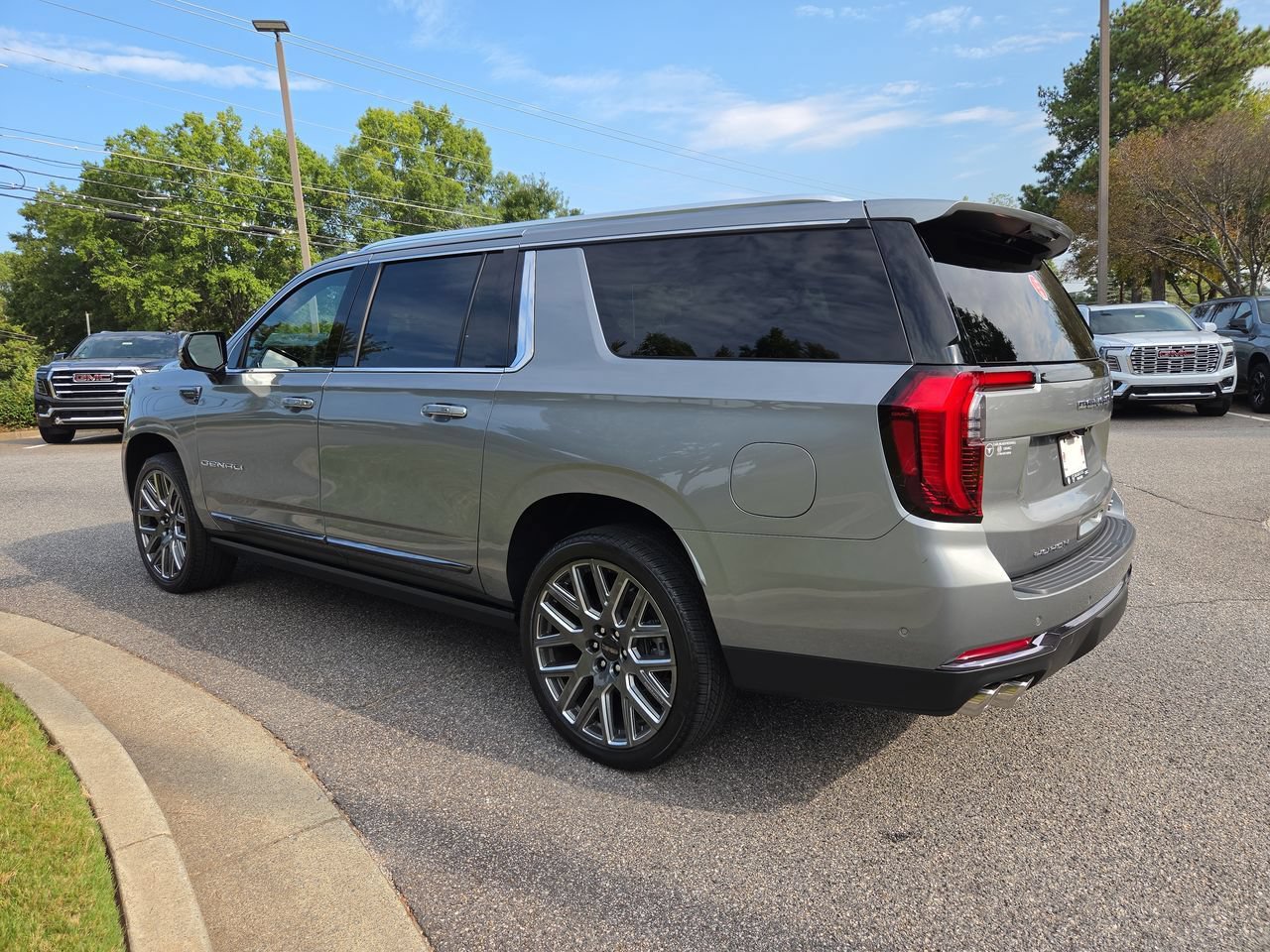 New 2026 GMC Yukon XL Denali Ultimate AWD/4WD image 6
