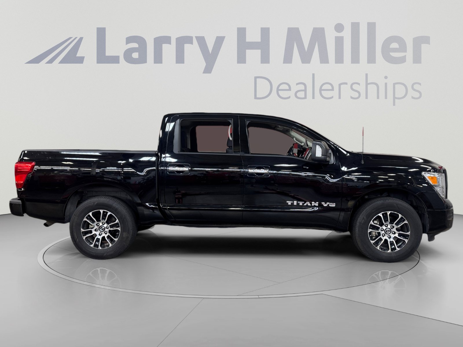 Used 2020 Nissan Titan SV w/ SV Convenience Package AWD/4WD image 6