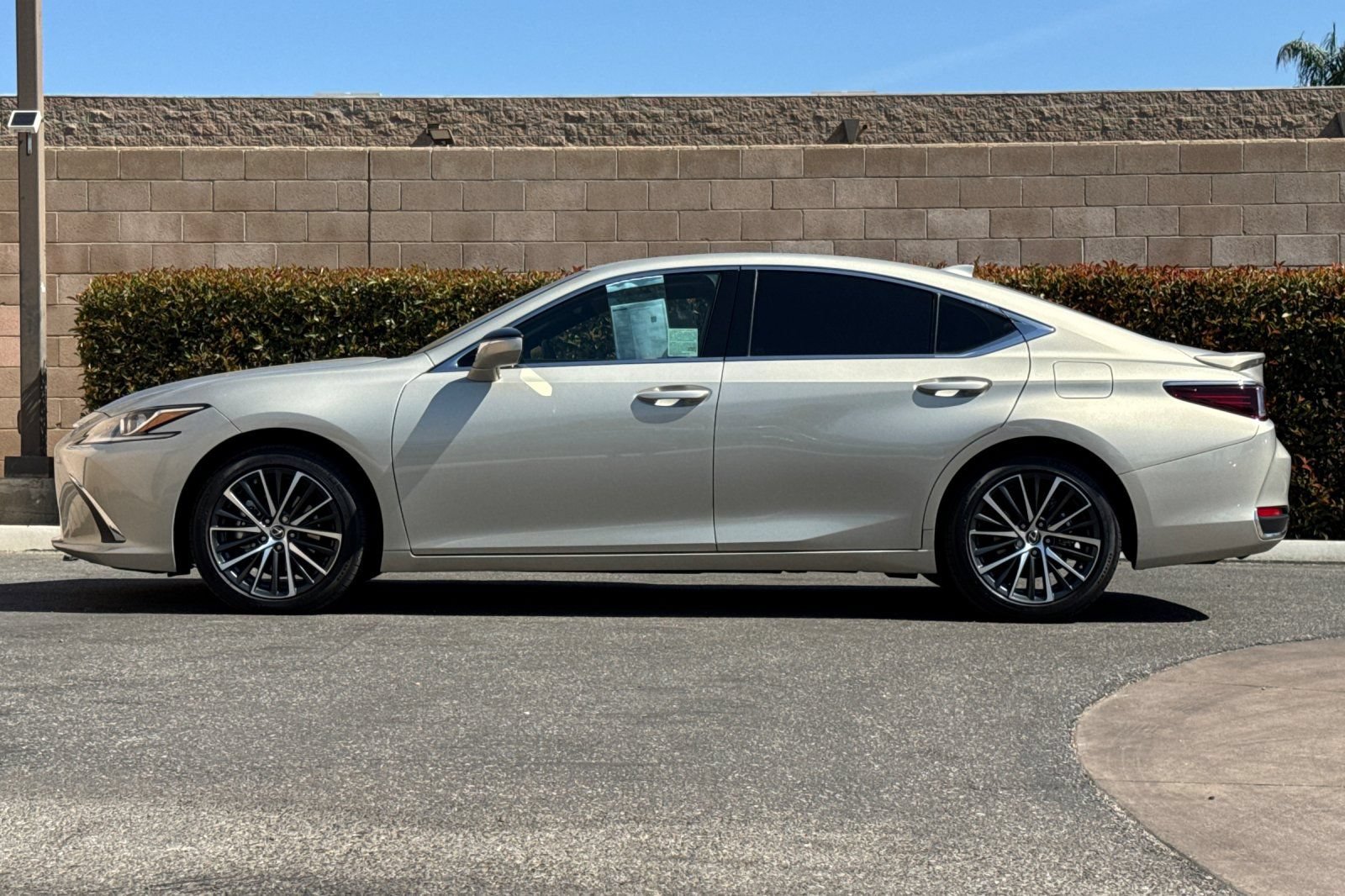 Certified 2025 Lexus ES 300h w/ Premium Package FWD image 7