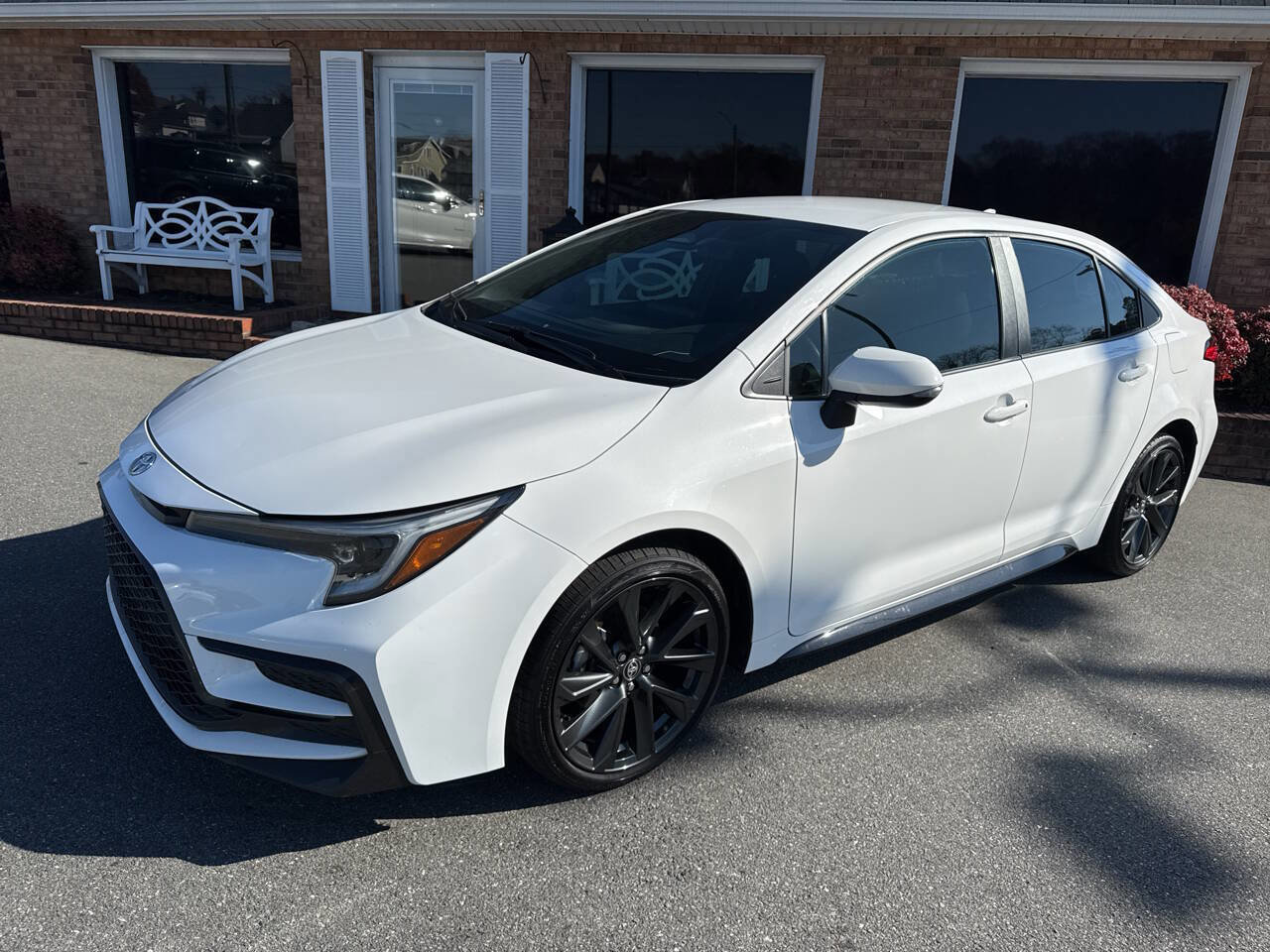 Used 2024 Toyota Corolla SE image 3