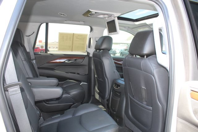 Used 2020 Cadillac Escalade Luxury RWD image 18