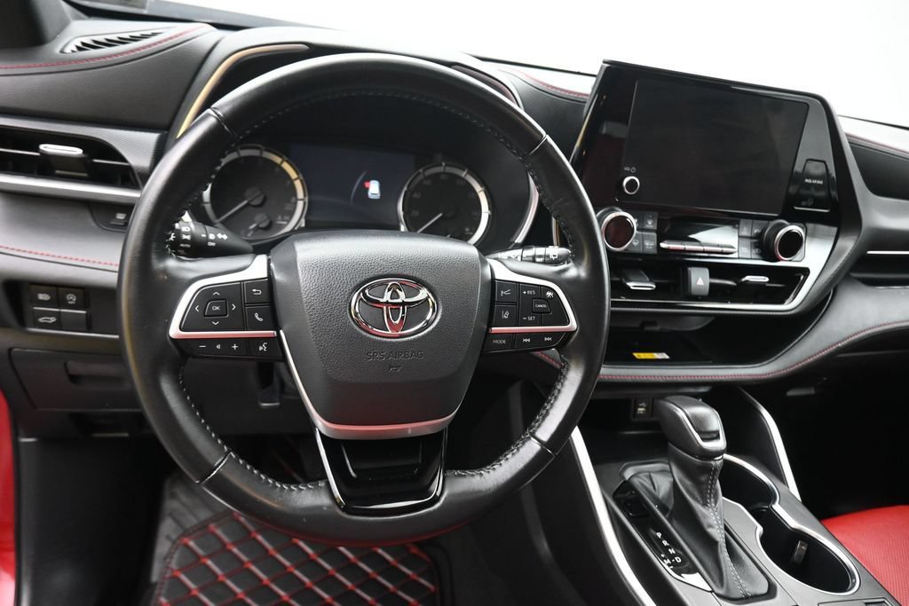 Used 2023 Toyota Highlander XSE FWD image 14